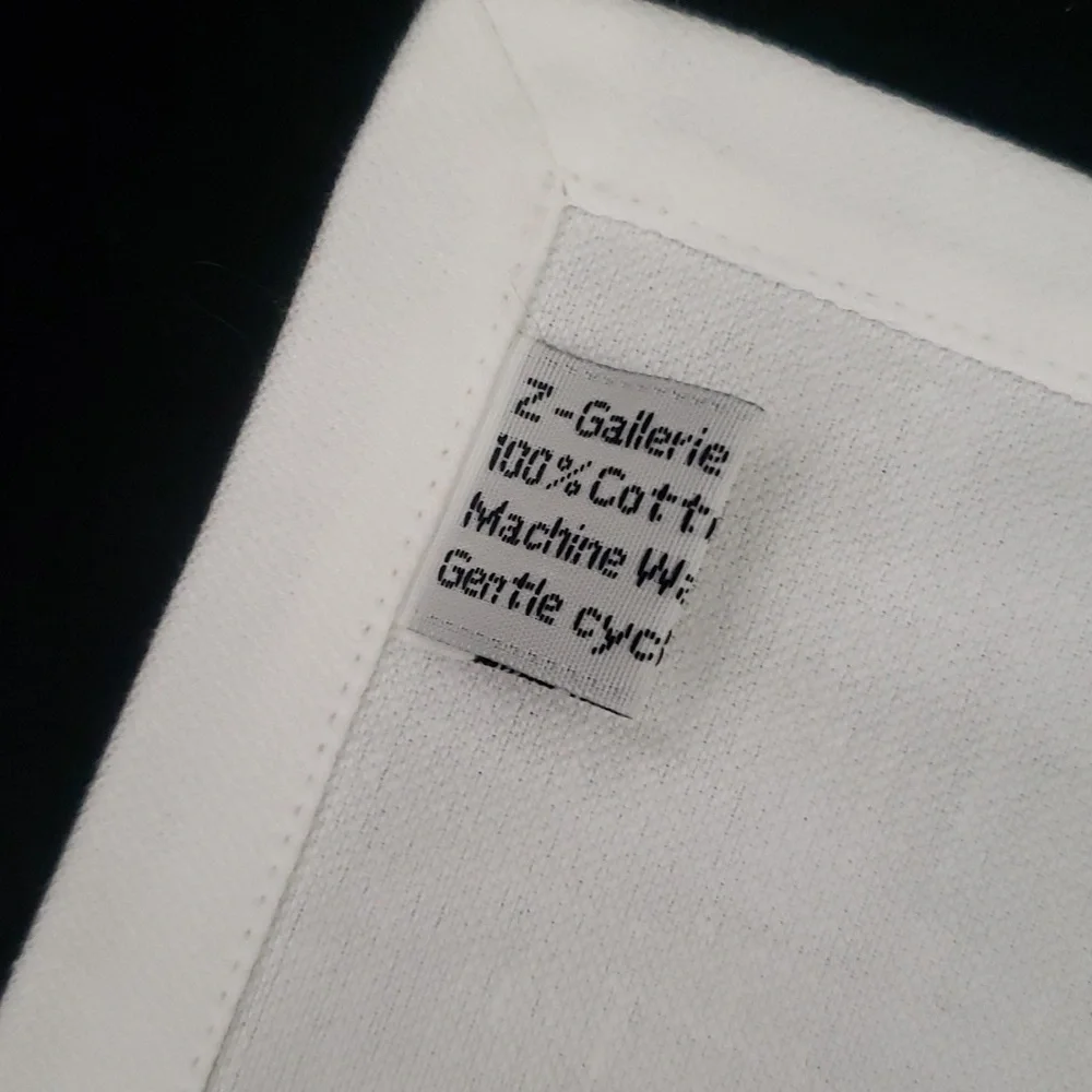 NWOT 4 100% Cotton Dinner Napkins